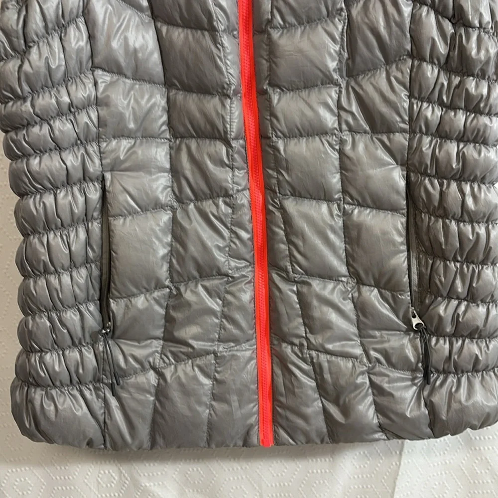 Obermeyer Reversible Puffer Vest Grey & White & Orange Zipper Size Medium - Picture 4 of 9
